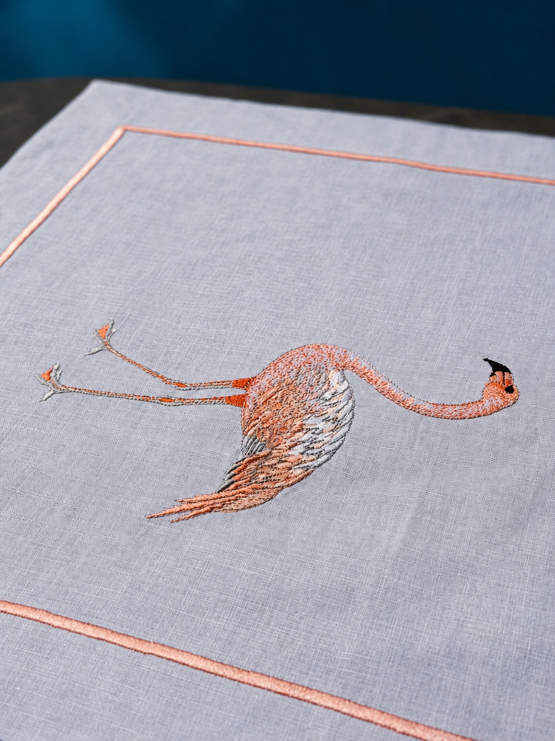 Flamingo Nakışlı Keten Masa Runner