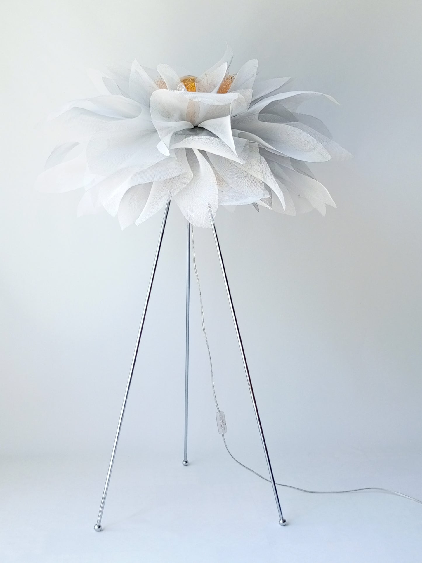 Peony Krom Ayaklı Dekoratif Lambader-Beyaz