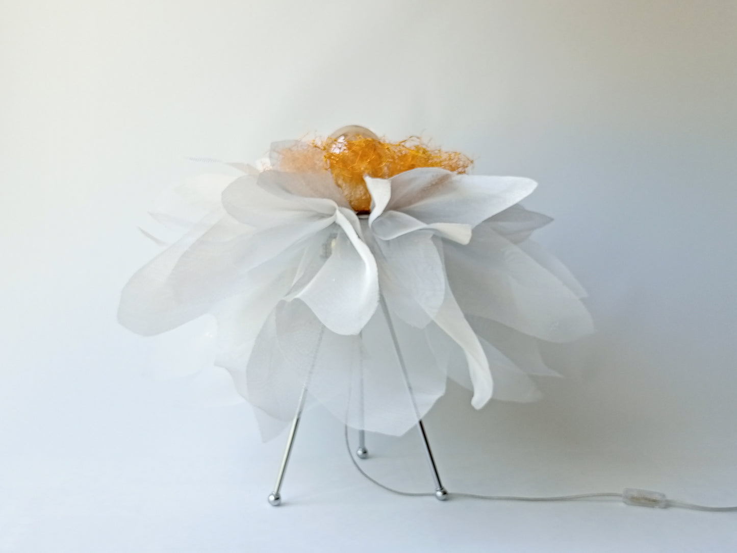 Peony Krom Ayaklı Dekoratif Aydınlatma-Beyaz