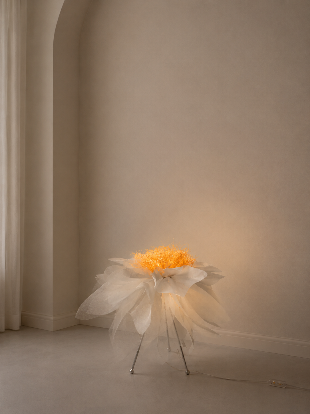 Peony Krom Ayaklı Dekoratif Aydınlatma-Beyaz
